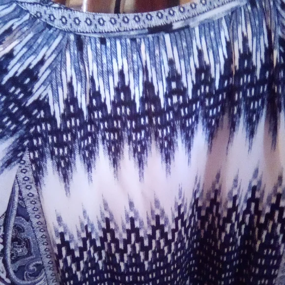 Fig and Flower Navy and Cream Paisley Blouse - Picture 9 of 13